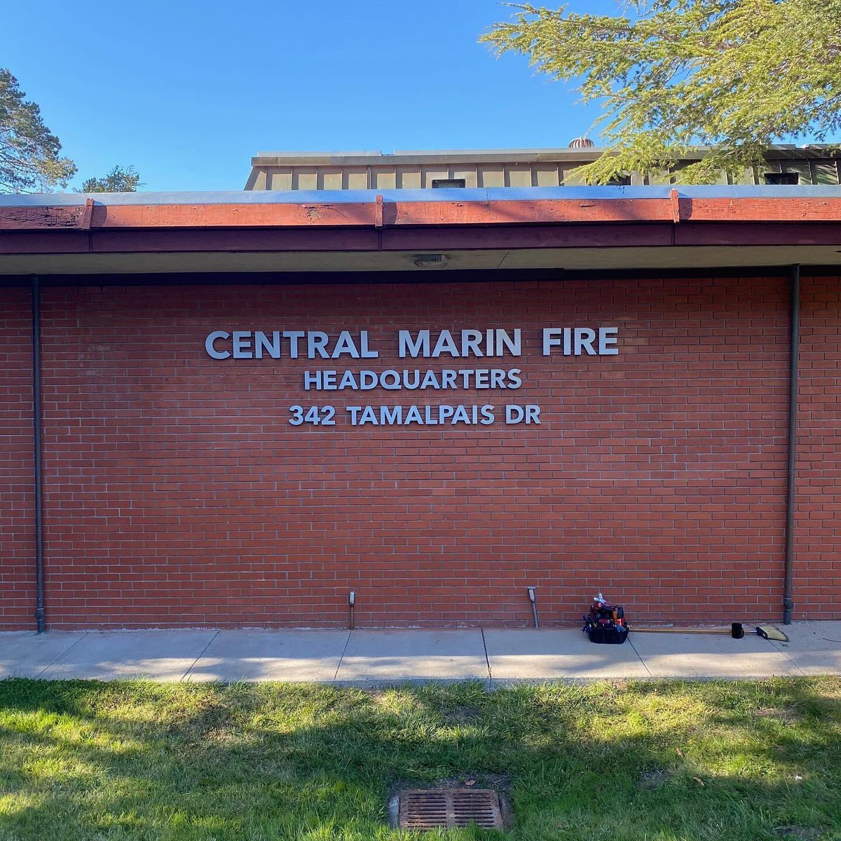 centralmarinfd's tweet photo. New signs went up today at our headquarters station in Corte Madera. Next time you drive by our stations keep a look out for some exciting changes! @centralmarinfd https://t.co/SYrR3soBcp