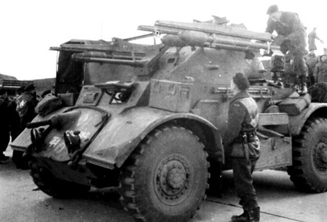 PabloMRCuevas's tweet photo. Staghound Armoured Car del 12th Manitoba Dragoons. Esta versión cuenta con cohetes RP-3, los empleados por los aviones de la RAF para ataque al suelo, y sobre los mismos rieles.
#WW2 #segundaguerramundial #SGM #2GM #IIGM #HISTORY #historia #hotstick #patapum #ETO https://t.co/42GzirNRIi