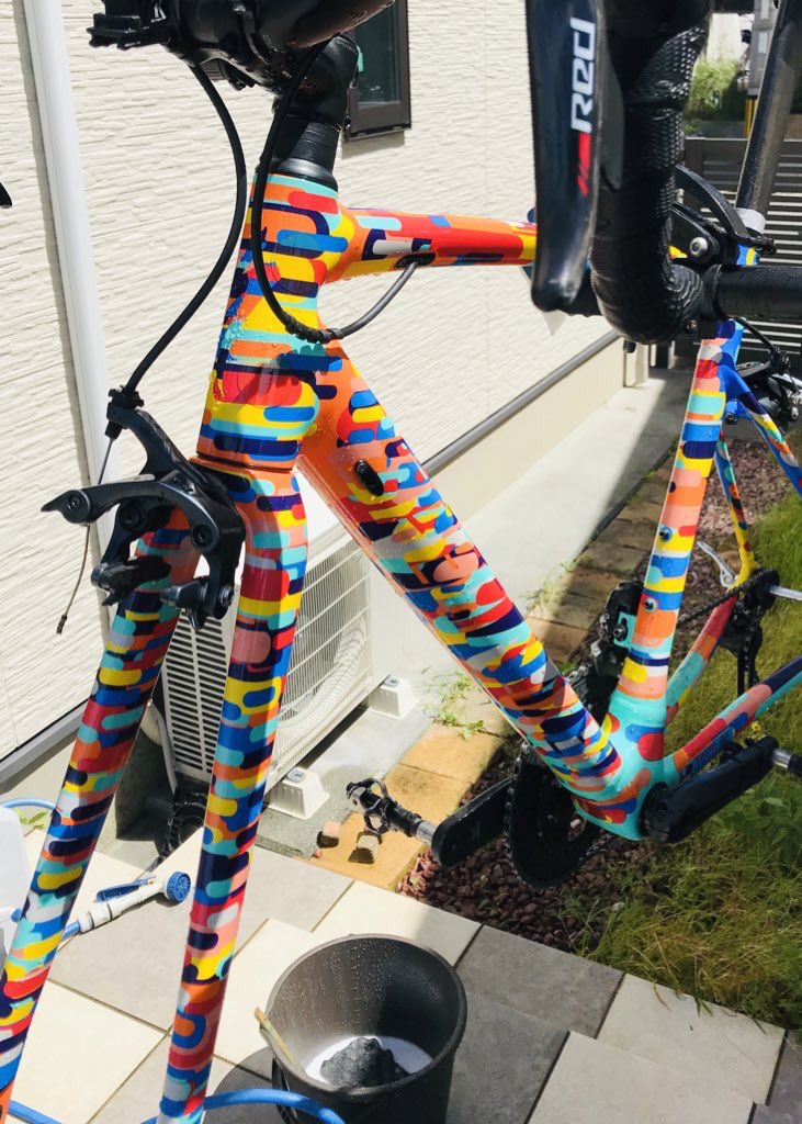 ofm7Gl6xGzC1sXJ's tweet photo. こんなけ天気の良い日は、洗車やるっきゃないっしょ👍‼️‼️
#roadbike #specialized #allezsprint #redhookcrit #ロードバイク #ロードバイク洗車 https://t.co/uTeOYT4iPE