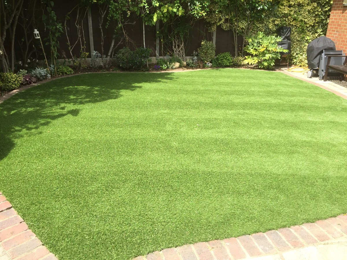 MarkMnowell's tweet photo. Artificial grass in front and back gardens completed for clients in Lower Earley. Grass supplied by @grass_direct in the Ultra Natural range which looks fantastic @BerkshireBound2 #landscaping #artificialgrass #Woky #Reading #DirectoryOfExcellence https://t.co/WTjoqbnY0q