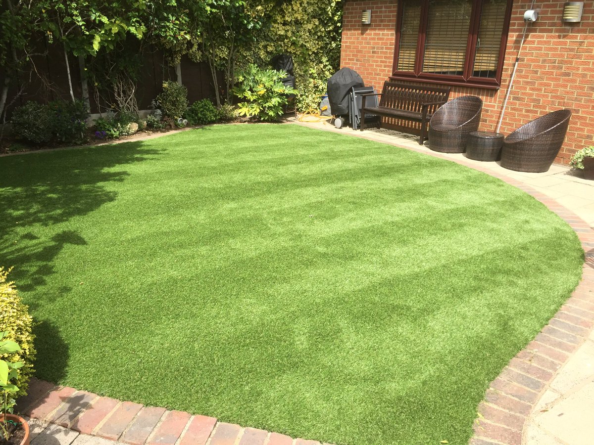 MarkMnowell's tweet photo. Artificial grass in front and back gardens completed for clients in Lower Earley. Grass supplied by @grass_direct in the Ultra Natural range which looks fantastic @BerkshireBound2 #landscaping #artificialgrass #Woky #Reading #DirectoryOfExcellence https://t.co/WTjoqbnY0q