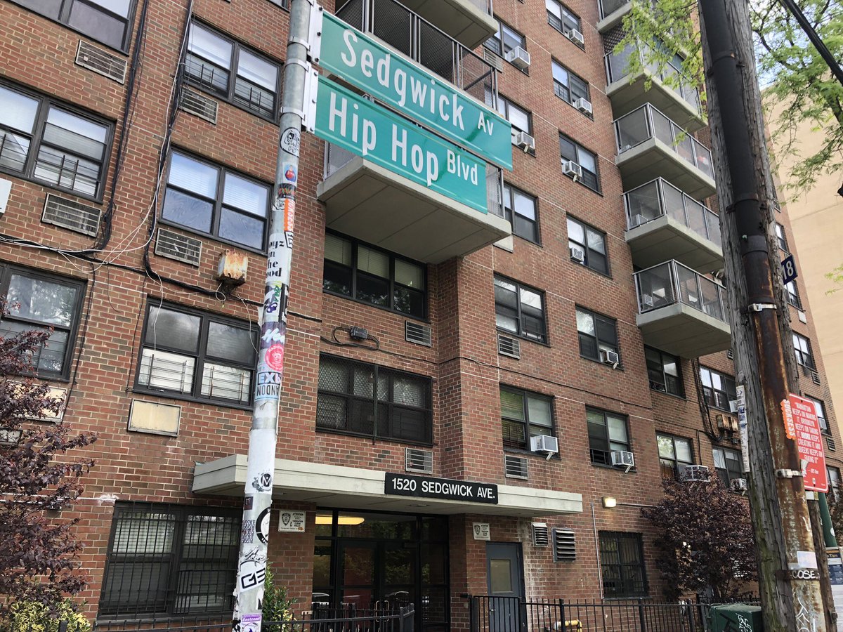 47 years ago today (August 11th) a back to school party went down in the South Bronx, NY that marked the start of a new genre that would take over the world.Hip-Hop! Created by DJ Kool Herc in 1973.Happy lap around the sun day to Hip-Hop! Here’s a hip-hop thread. (1/n) n=11