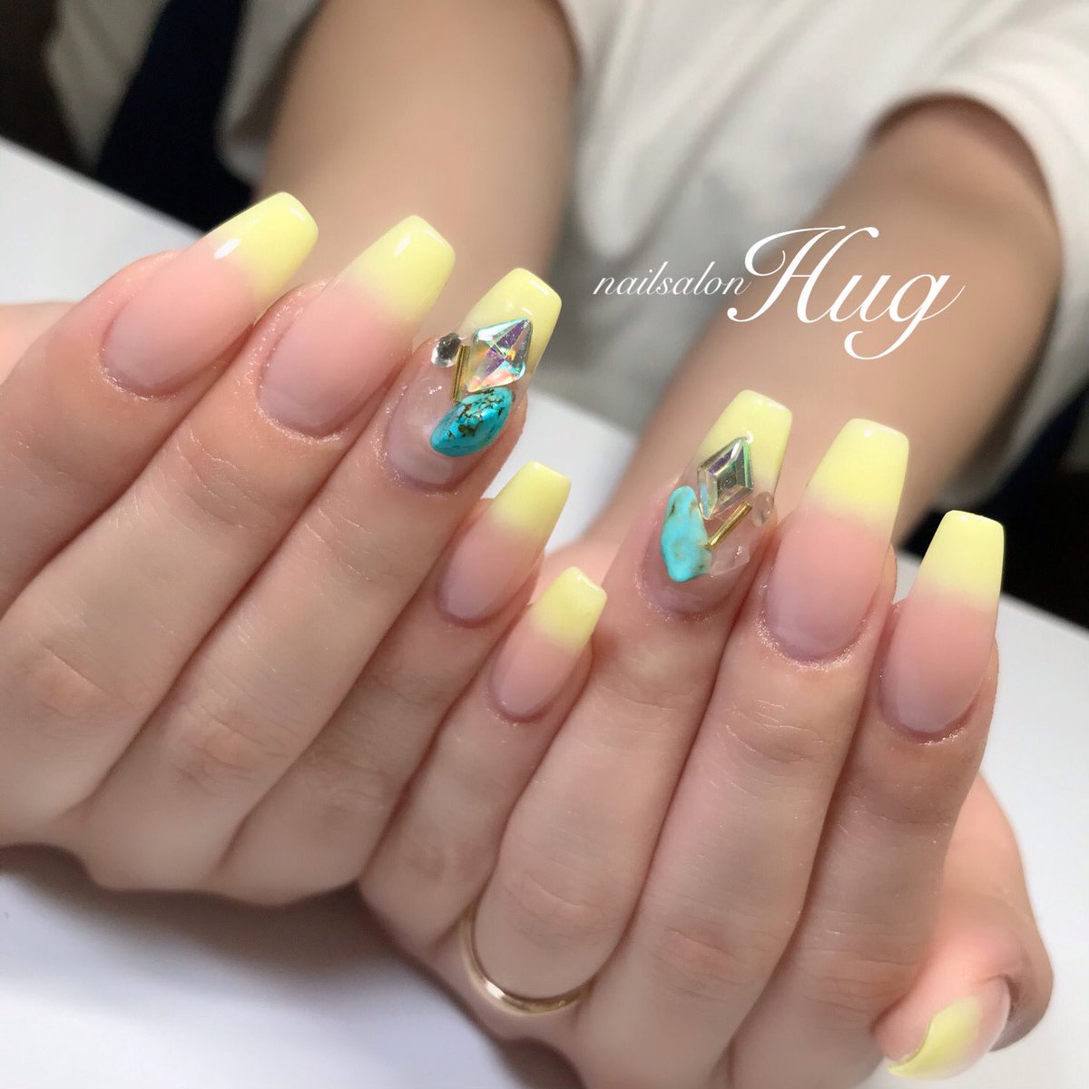 Nailhug 500で2本お好きなアート乗せれるコースがあります 3d 手描き 特殊パーツは別料金 スカルプl2 本アートコース 6500 Lineid予約 Nailsalonhug Nailsalonhug 岡山ネイル スカルプネイル 夏ネイル ロングネイル ターコイズアートネイル