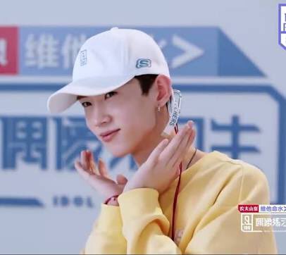 Huang Xinchun -flirts with Zhengting -looks babie but will demolish you he’s hot-takes me to the dog park-peak crackhead, won’t show itVerdict:14252627/100, boy do be remaining shooketh doe.