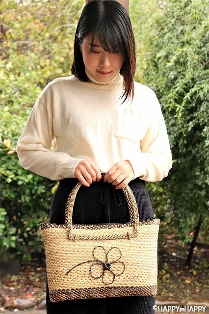 HAPPYmake_HAPPY's tweet photo. 〈新商品入荷！かごバッグ〉

イベント限定で販売していた商品がついにオンラインショップに登場😍
1点ものなので、早い者勝ち！ぜひオンラインショップを除いてみてください♡

▽▼▽▼▽▼▽
https://t.co/QeMmjTMnu8
△▲△▲△▲△

#かごバッグ #フェアトレード #エシカル消費 https://t.co/w8yWXMoSzd