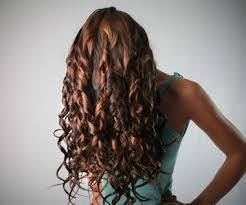 Singapennae2's tweet photo. Trouble Managing Curly Hair? Apple cider vinegar is the first remedy, and sometimes, the only remedy you need to go for to manage those stubborn curls. It works as a natural hair clarifier &amp; gives your hair that gorgeous look and shine. #CurlyHair #applecidervinegar #singapennae https://t.co/qD63o8T97Y