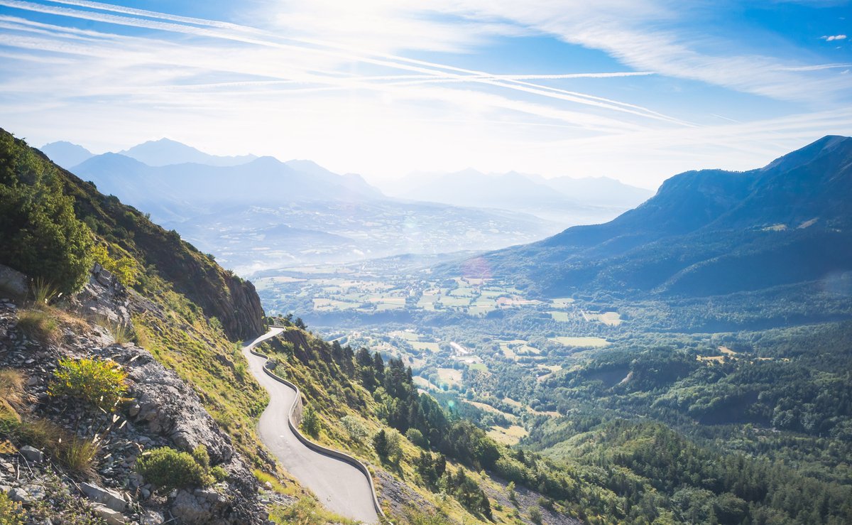 ledevoluy's tweet image. Amis cyclistes, la route est à vous !!! 🚴🏻‍♀️🚴🏼‍♂️
Opération Cols Réservés ce matin au mythique Col du Noyer, qui culmine à 1664 m d'altitude, organisée par @hautesalpes ! 🤩
⛔️ Route fermée à la circulation de 8h30 à 12h côté #Dévoluy et @ChampsaurValgo