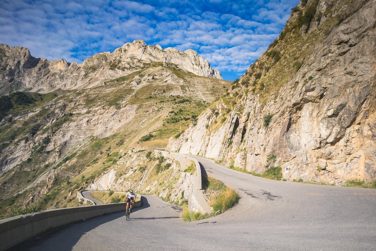 ledevoluy's tweet image. Amis cyclistes, la route est à vous !!! 🚴🏻‍♀️🚴🏼‍♂️
Opération Cols Réservés ce matin au mythique Col du Noyer, qui culmine à 1664 m d'altitude, organisée par @hautesalpes ! 🤩
⛔️ Route fermée à la circulation de 8h30 à 12h côté #Dévoluy et @ChampsaurValgo