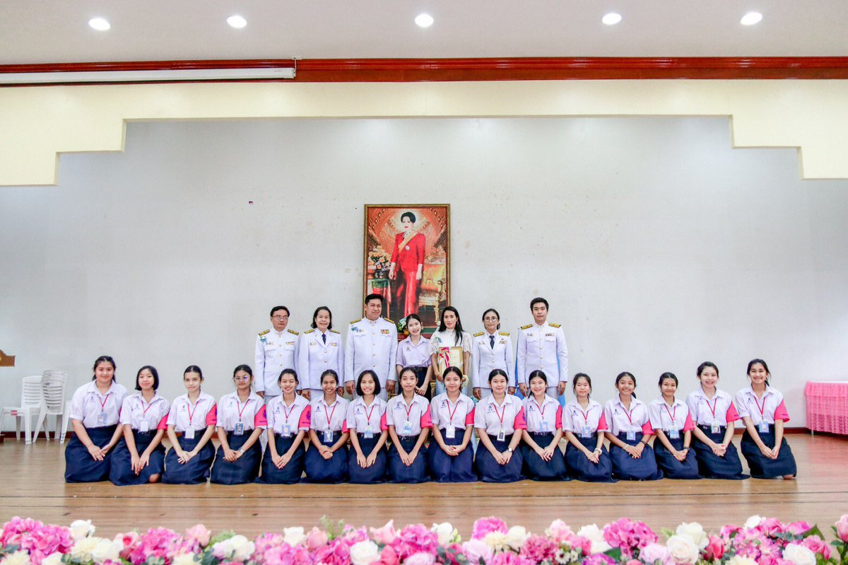 sapaddn's tweet photo. ในวันที่ ๑๑ สิงหาคม พ.ศ.๒๕๖๓ คณะกรรมการสภานักเรียนโรงเรียนดัดดรุณีได้เข้าร่วมกิจกรรมในพิธีถวายเครื่องราชสักการะเนื่องในวันเฉลิมพระชนมพรรษา สมเด็จพระนางเจ้าสิริกิติ์ พระบรมราชินีนาถ พระบรมราชชนนีพันปีหลวง 💌💙 https://t.co/ubViwuI83H