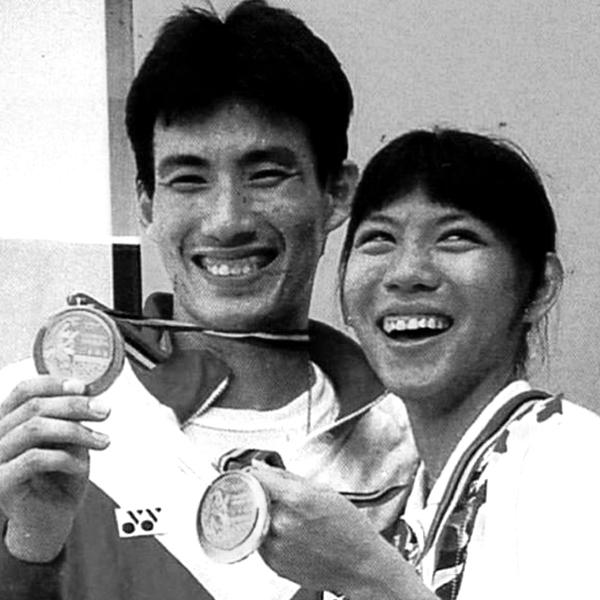 #20 Indonesia had to wait for 40years for their 1st OLY gold. When it came, it came in a 'pair' -the then engaged couple of Susi Susanti and Alan Budikusuma reigned in Badminton singlesWhen they reached Jakarta, a crowd of over a million people greeted through a street parade