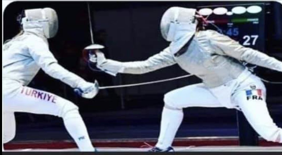 drtevfikozlu's tweet image. “Bence Korona günlerine en uygun spor eskrim; maske var, eldiven var, yine de yaklaşan olursa kılıcı saplıyorsun”