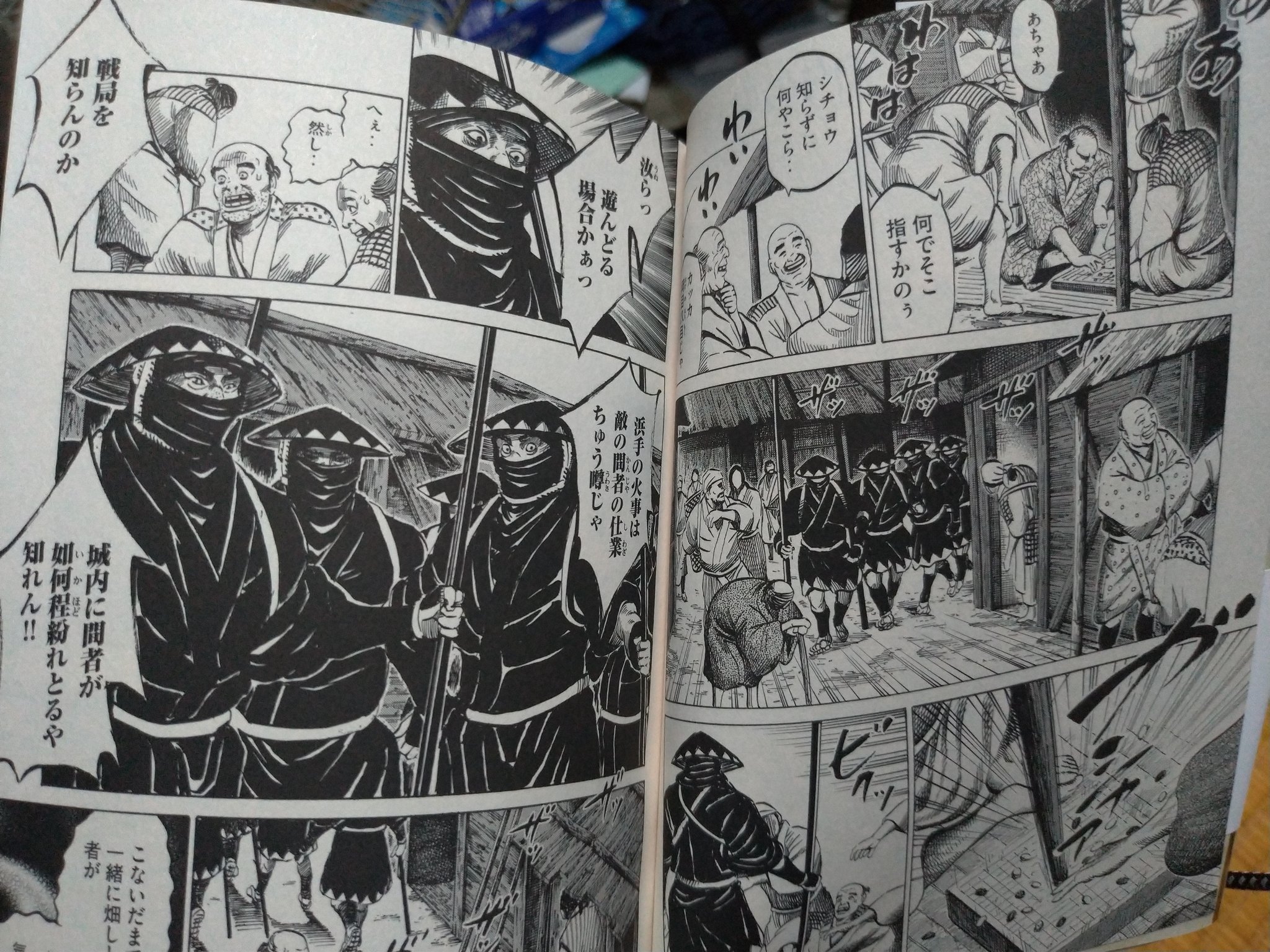Tetsu センゴク権兵衛巻読了 このシーンは中国武漢の麻雀卓ぶち壊す警官を参考にしてるに違いない 苦笑 センゴク権兵衛 漫画 T Co O4ayrw2vt9 Twitter