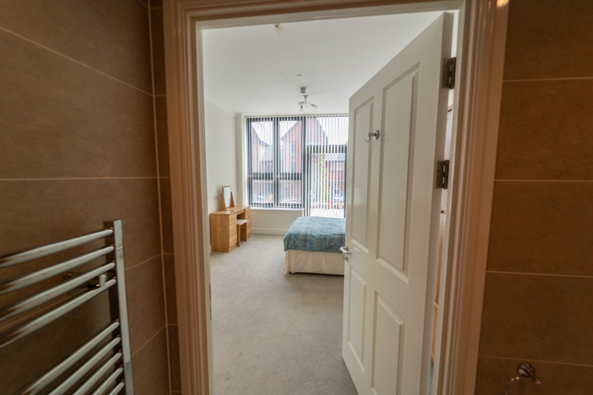 The_ChocolateQ's tweet image. Available now, a rare opportunity to purchase a highly desirable, ground floor, two bedroom apartment with patio garden at The Chocolate Quarter in Keynsham.  Viewings are by appointment only - call the sales team on 0117 949 4004 to book #retirement #keynsham #propertyforsale