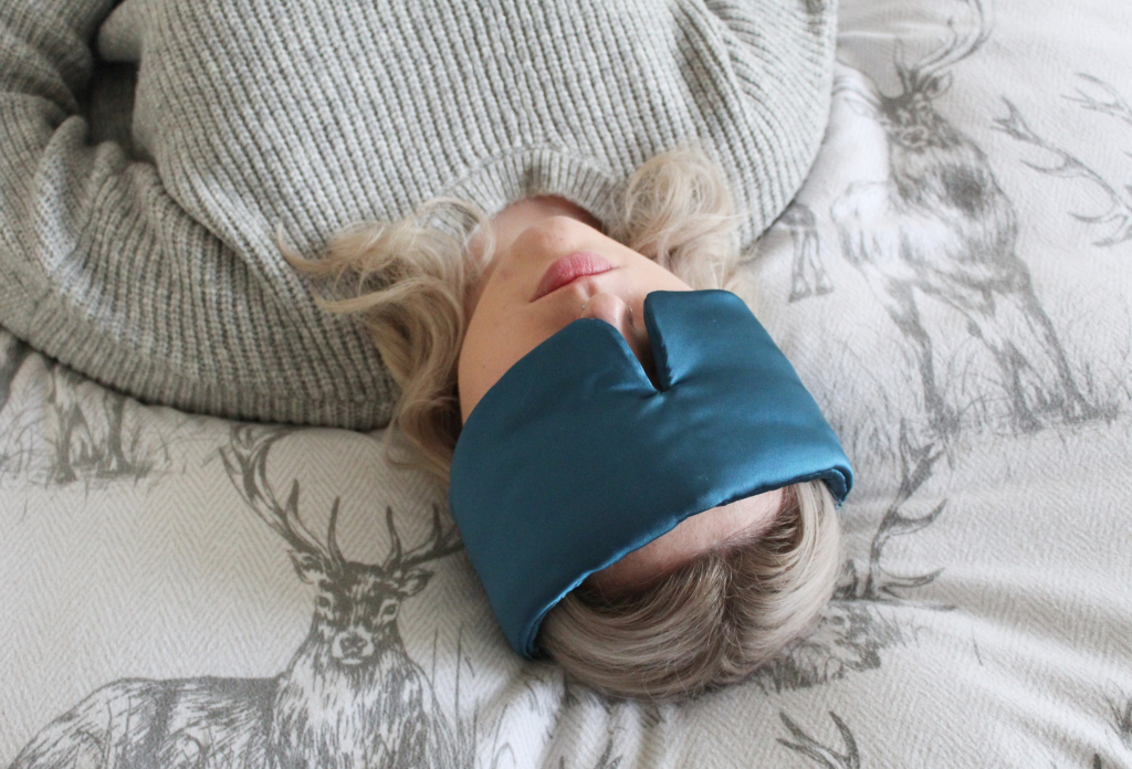 SleepMasterEU's tweet photo. Another Brilliant Review, this time from
@hazelnutmusings
Read about how its the perfect fit and 100% blocks out light!
https://t.co/G6Mxf3d4Ds
#NeedSleep #SleepAid #SleepMask #LoveSleep #SleepMasterEU https://t.co/dTEMtEXYRL