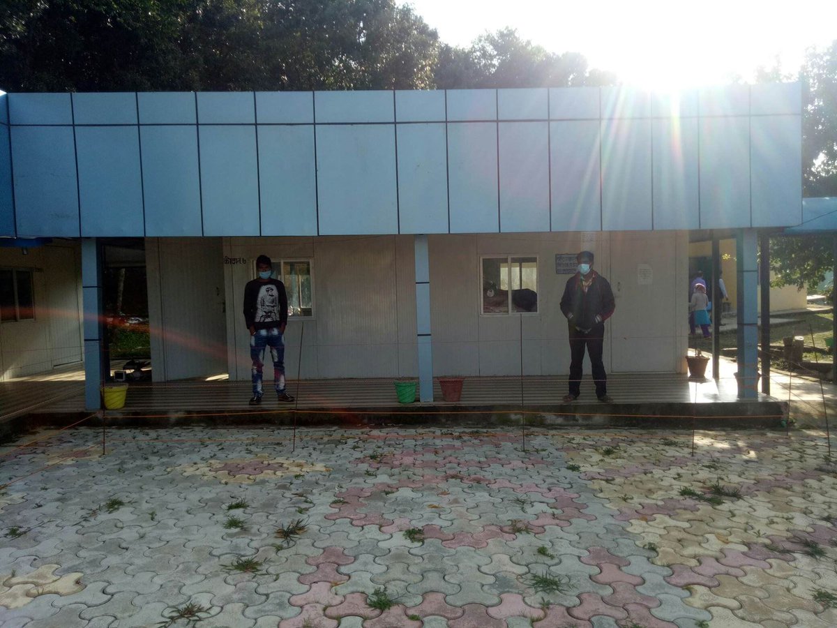 L’hôpital de #Dadeldhura, qui a été construit avec le support d'Action Damien au #Népal, est utilisé dans la lutte contre le #Covid19 pour isoler les personnes affectées et les prendre en charge. ❤️
Car #agircestcontagieux.