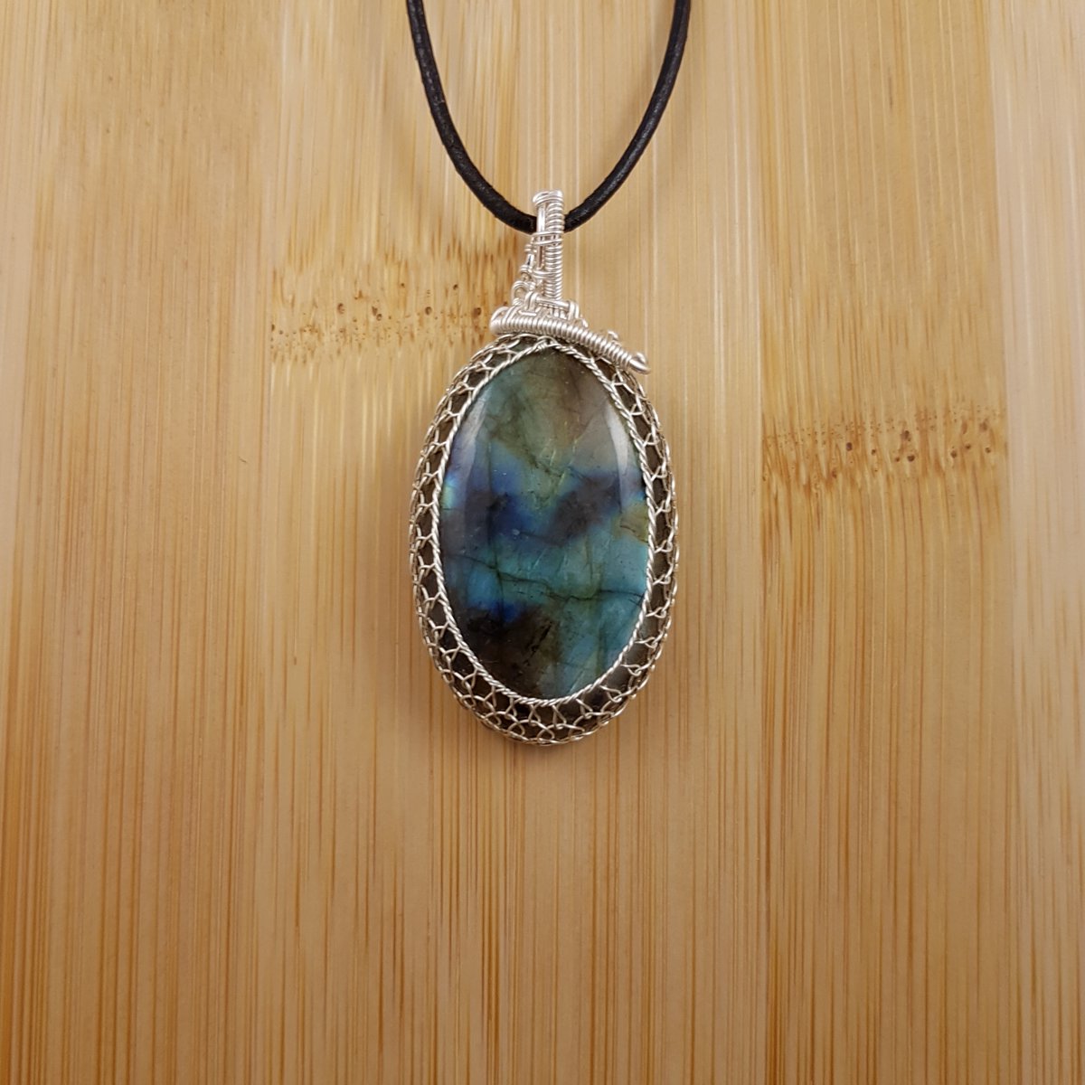 OiShinyThings's tweet image. Can&apos;t make its mind up which colour it wants to glow, so it&apos;s going to shine all of them! 
etsy.com/uk/listing/839…
#ShopSmall #TreatYourself #MagicOnTheGo