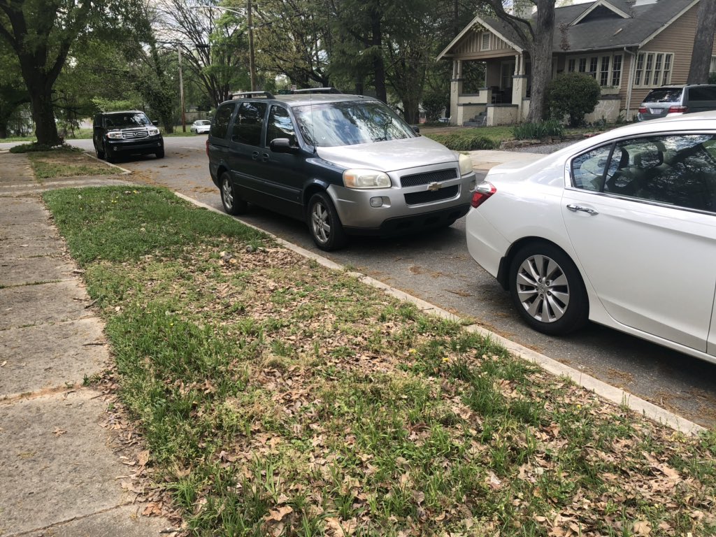 @Pieveco3 @itsvantime There’s a blue Relay with a silver Uplander front clip in my neighborhood.