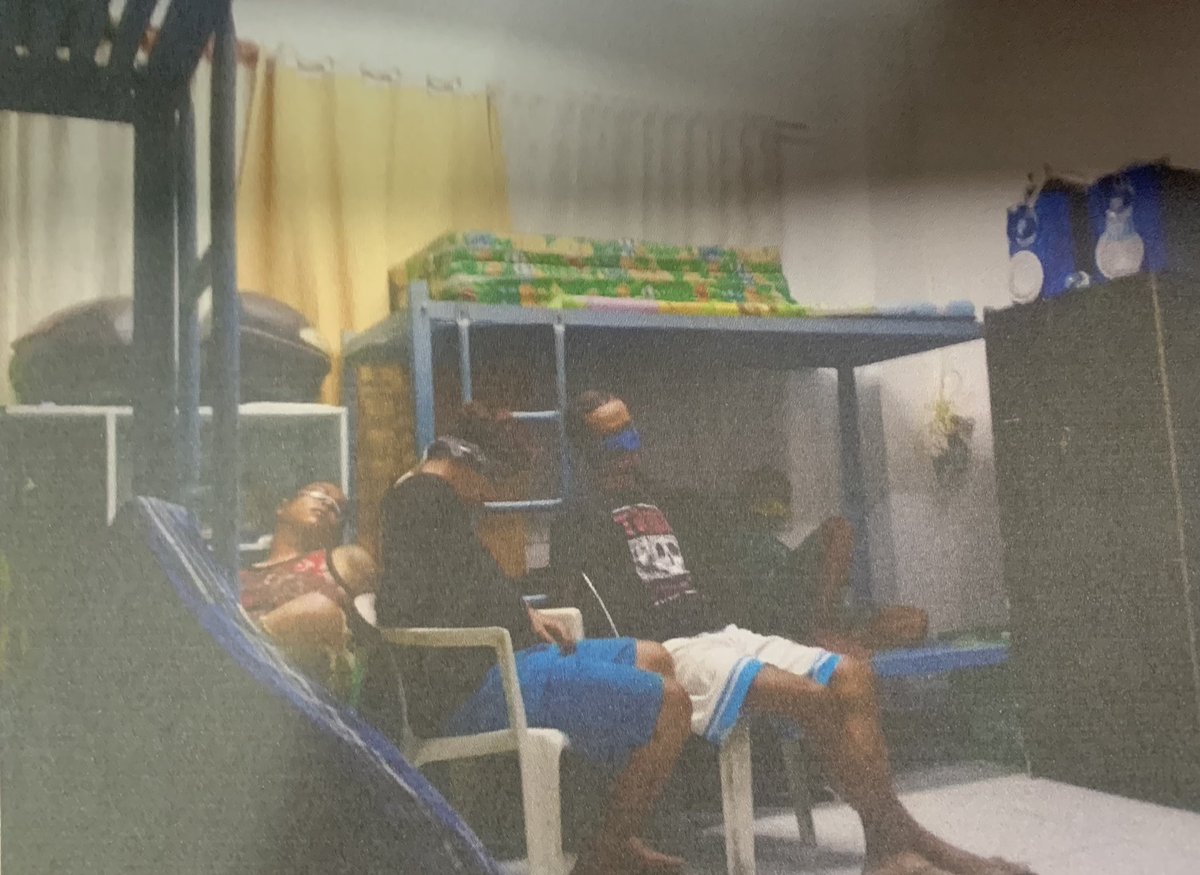 The NBI’s investigation showed that the buybust operations were fabricated. The victims were allegedly kidnapped by the police, handcuffed, blindfolded and detained inside the police station as shown in this picture.