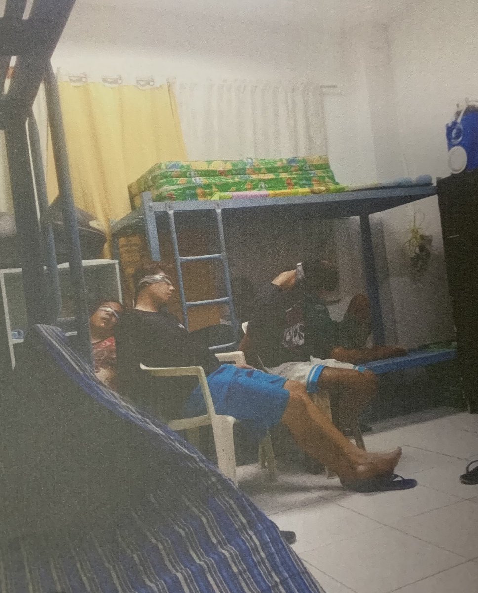 The NBI’s investigation showed that the buybust operations were fabricated. The victims were allegedly kidnapped by the police, handcuffed, blindfolded and detained inside the police station as shown in this picture.