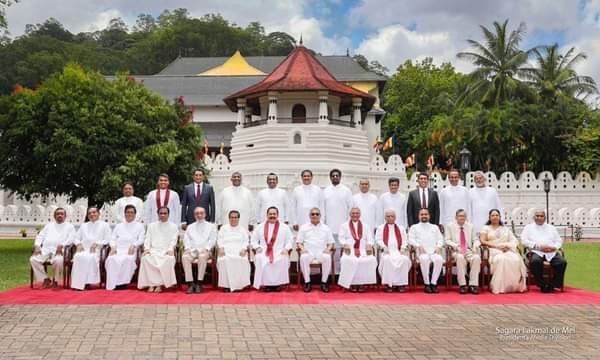 LkaPost's tweet photo. නව රජයේ කැබිනට් අමාත්‍යවරු සහ රාජ්‍ය අමාත්‍යවරු .
📷 ඡායාරූප :ජනාධිපති මාධ්‍ය අංශය

#LKAParliament #lka #news  #SriLanka  #ParliamentSL #CabinetMinisters2020 #Ministers          #StateMinisters2020 #lanka #SL #LK  #lka #newslk #PostLk #LankaPost #TheLP https://t.co/jCDEdJcFdm