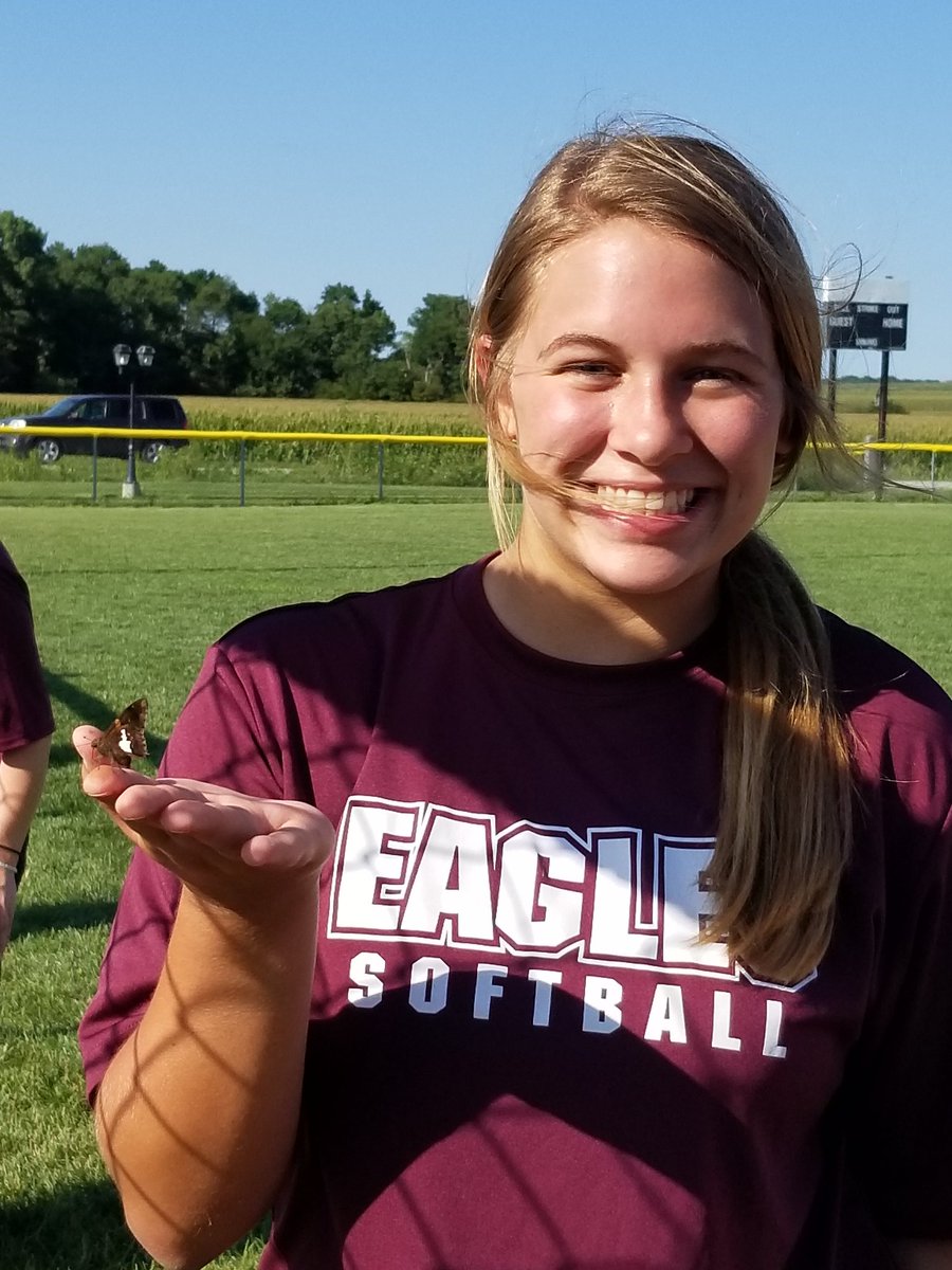 Arlington_HS_SB's tweet photo. This butterfly was at practice and wanted someone to hangout with. @cadie_robinson was the lucky one! #SimplyThing #OutdoorSports #AhhhhSoftball https://t.co/bdi3BcyfaK