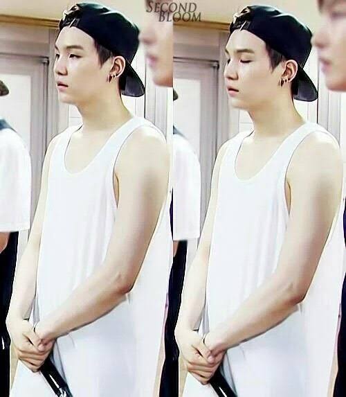 More sleeveless Yoongi