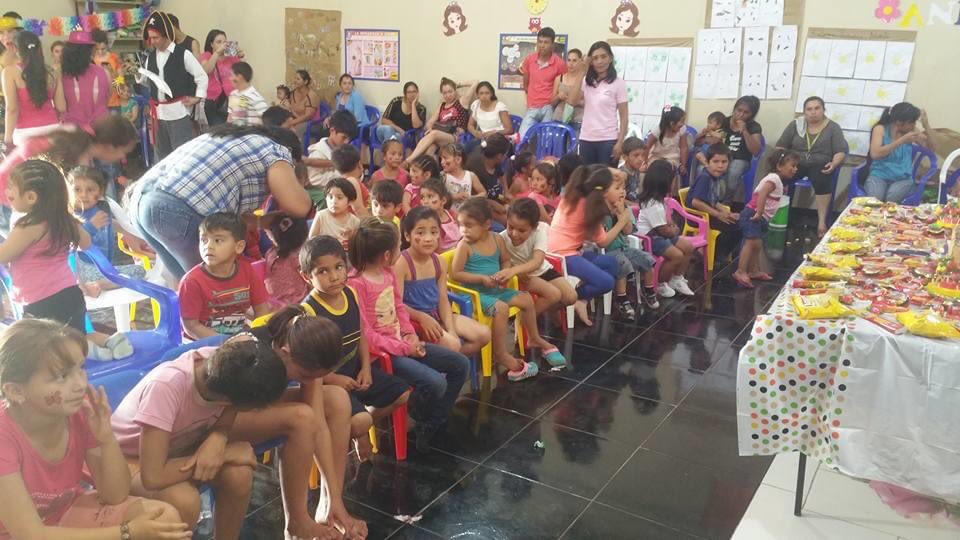 NanatPoha's tweet photo. Post diferente. 
Cada año hacemos todo lo posible con un grupo de amigos , de hacer un festejo Día del niño. Este año por motivos de pandemia no podremos festejar... pero Apelo a la Solidaridad para entregar kits para los chicos del Hospital Acosta Ñu. Adjunto fotos de festejos. https://t.co/c5aOpyURq4