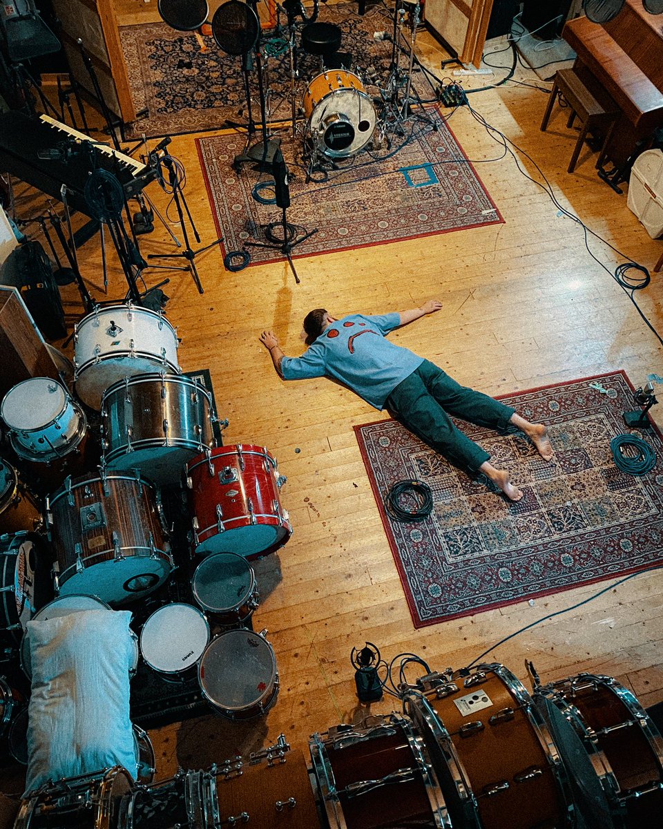 makeyoucryband's tweet photo. We’re back in our favourite place with Daly George recording three more emo teeny bop bangers for your ears.
These ones are proper good, promise. Make You Cry’s debut EP coming to a Radio 1 playlist near you soon (probably not) #makeyoucry https://t.co/PpYTVoCf67