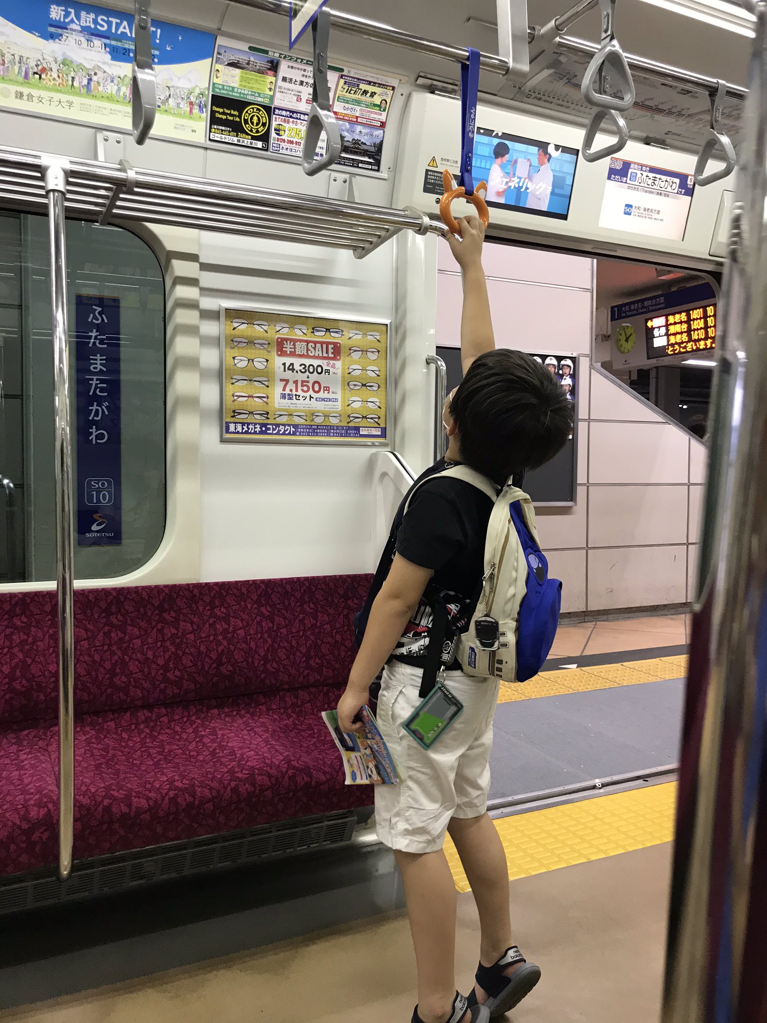 電車吊り革 JR神戸線の普通電車の吊り革の写真・画像素材-Snapmart