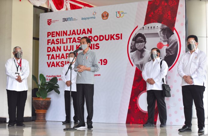 China2ASEAN's tweet image. Great progress on vaccine in #Indonesia! Pres Joko Widodo witnessed the #firstinjection of the #COVID19vaccine on 19 out of 1620 volunteers in the clinical trials ystd. The vaccine is by PT Bio Farma &amp;amp; #Chinesevaccine producer #Sinovac Biotech. Look forward to the mass production