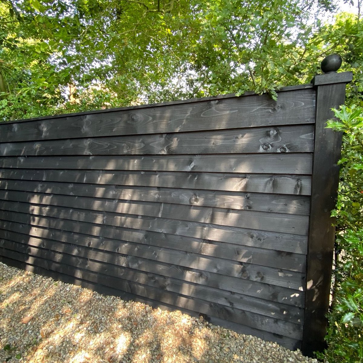 Some Horizontal Featherboard we have installed to create that rustic look 👌🏼 Make your fence a feature as it’s a big part of the garden! 🏡 #tatton #fencing #cheshire #fence #fencedesign #garden #gardendesign #knutsford