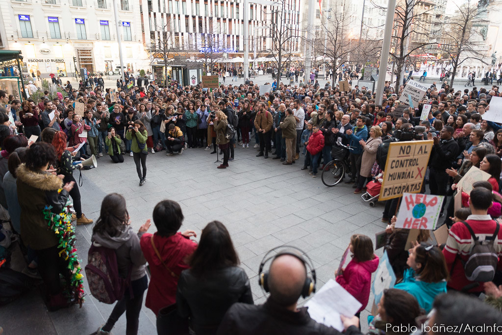 martamorellsbd's tweet photo. Avui, #12agost, és el #DiaInternacionalDeLaJoventut, un dia per recordar que les joves i els joves són el nostre futur i que hem de garantir la seva participació i implicació en tots els àmbits de la vida, també a les nostres institucions.

Perquè amb ells i ells ho fem millor! https://t.co/JJ4h5AC64s