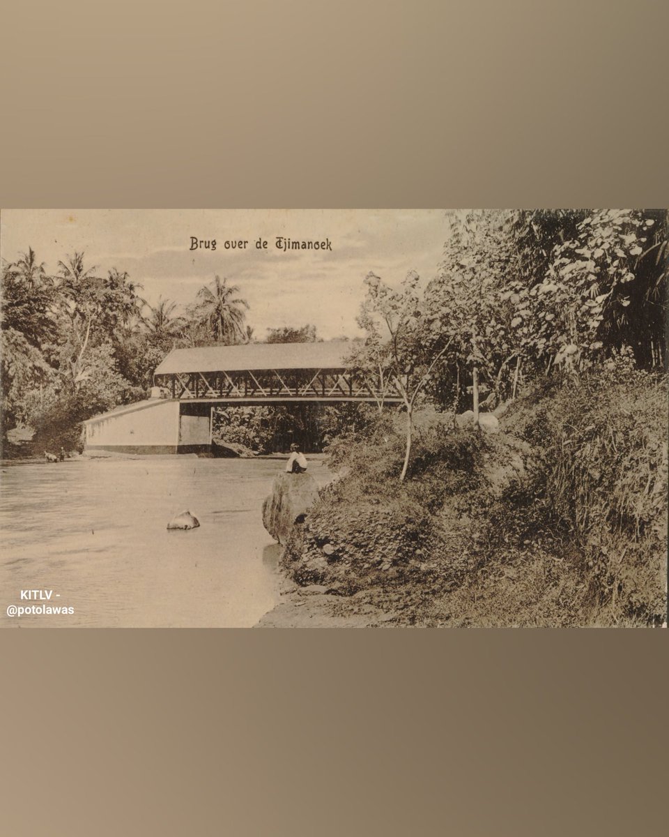 potolawas's tweet photo. Jembatan diatas sungai Cimanuk, sekitar 1925.
•
📸: Leiden University Libraries
•
#potolawas #potolawasbandung #potolawasgarut #cimanuk #sungaicimanuk #bandung #garut https://t.co/mhvdxIcIWq