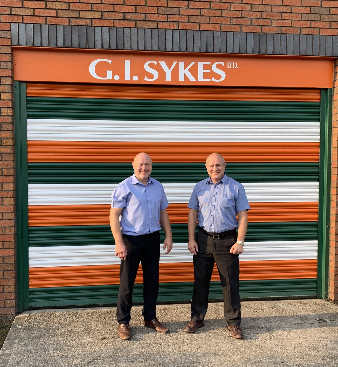 GI_SYKES's tweet photo. Photo shoot day for the MD’s let’s see those pearly whites #construction #buildingcontractors #paintsprayingservice #sprayingcontractors #blackcountrychamberofcommercemember https://t.co/j9H1fj3Jse