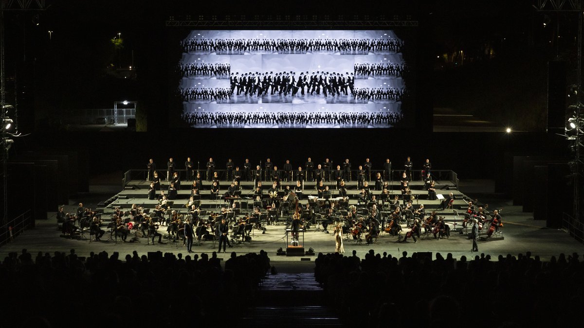 OperaRoma's tweet photo. Questa sera al Circo Massimo ultimo appuntamento con ‘La vedova allegra’ di #FranzLehár eseguita in forma di concerto in lingua originale, con la direzione di #StefanoMontanari.
Progetto visivo di #GiuliaRandazzo e #GiuliaBellè di #Fabbrica
#OperaCircoMassimo #romarama https://t.co/LzatsqEtrQ