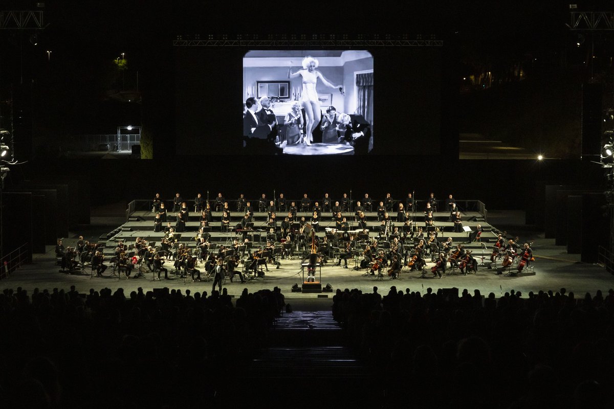 OperaRoma's tweet photo. Questa sera al Circo Massimo ultimo appuntamento con ‘La vedova allegra’ di #FranzLehár eseguita in forma di concerto in lingua originale, con la direzione di #StefanoMontanari.
Progetto visivo di #GiuliaRandazzo e #GiuliaBellè di #Fabbrica
#OperaCircoMassimo #romarama https://t.co/LzatsqEtrQ