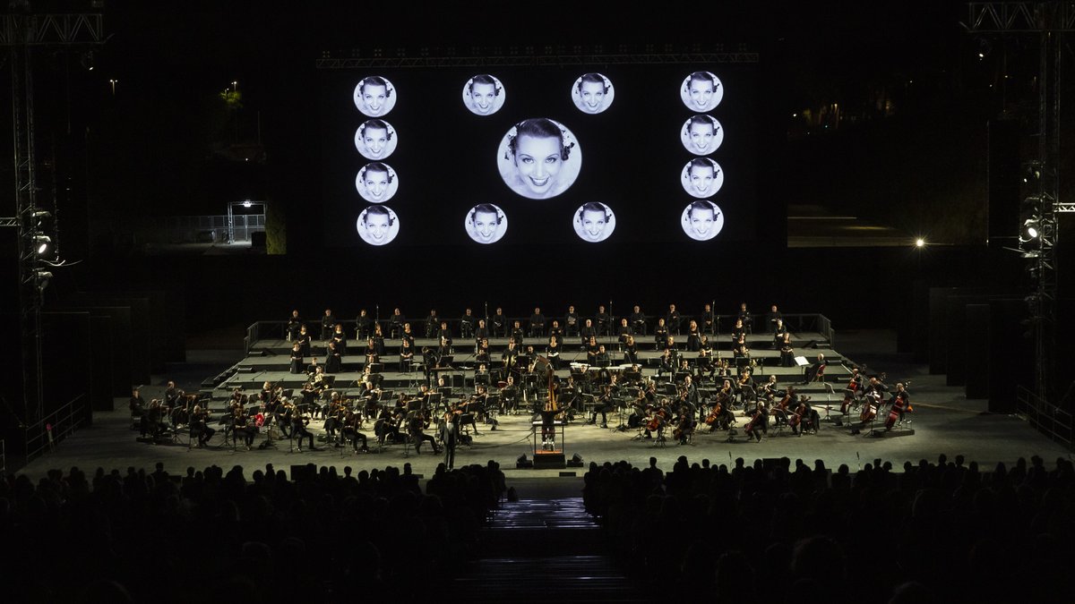 OperaRoma's tweet photo. Questa sera al Circo Massimo ultimo appuntamento con ‘La vedova allegra’ di #FranzLehár eseguita in forma di concerto in lingua originale, con la direzione di #StefanoMontanari.
Progetto visivo di #GiuliaRandazzo e #GiuliaBellè di #Fabbrica
#OperaCircoMassimo #romarama https://t.co/LzatsqEtrQ