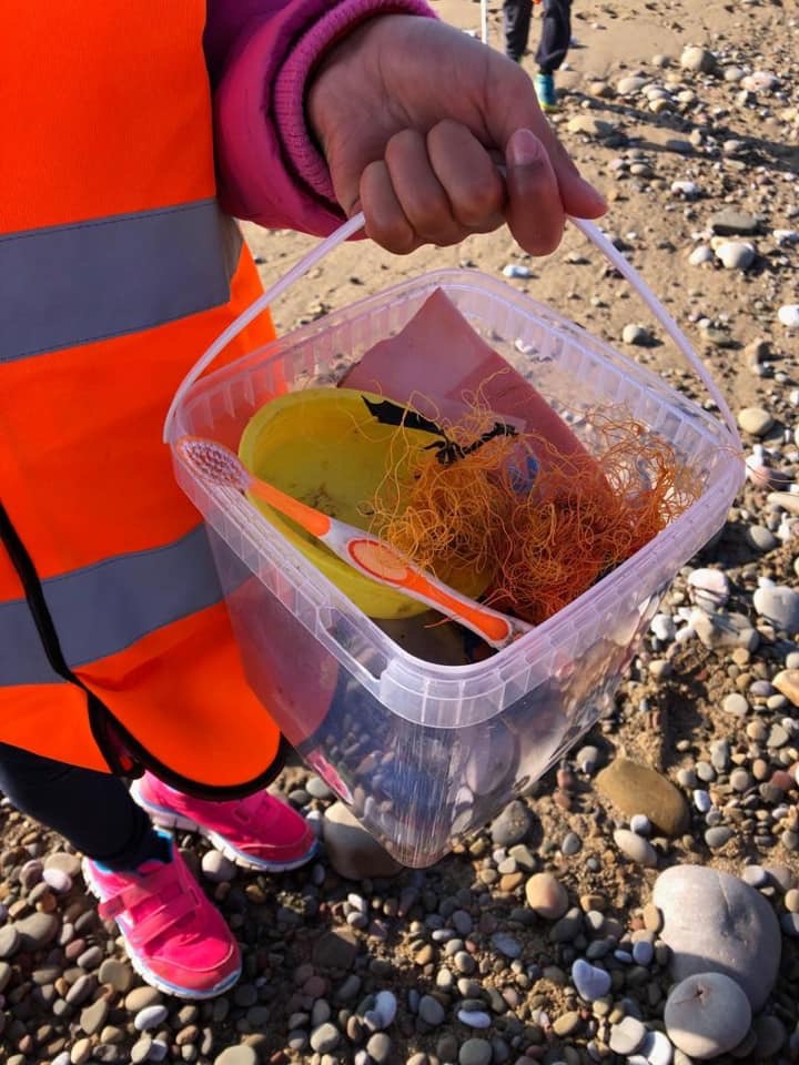 SeaQuestWales's tweet photo. Through to our work with @WelshYouthParl, looking at microplastics, cutting down waste and thinking about big issues for the future. We're surrounded by inspiring young people and feel honoured to work with them on a daily basis. Who are your #InternationalYouthDay heroes? 3/3 https://t.co/1qOdtLuDuM