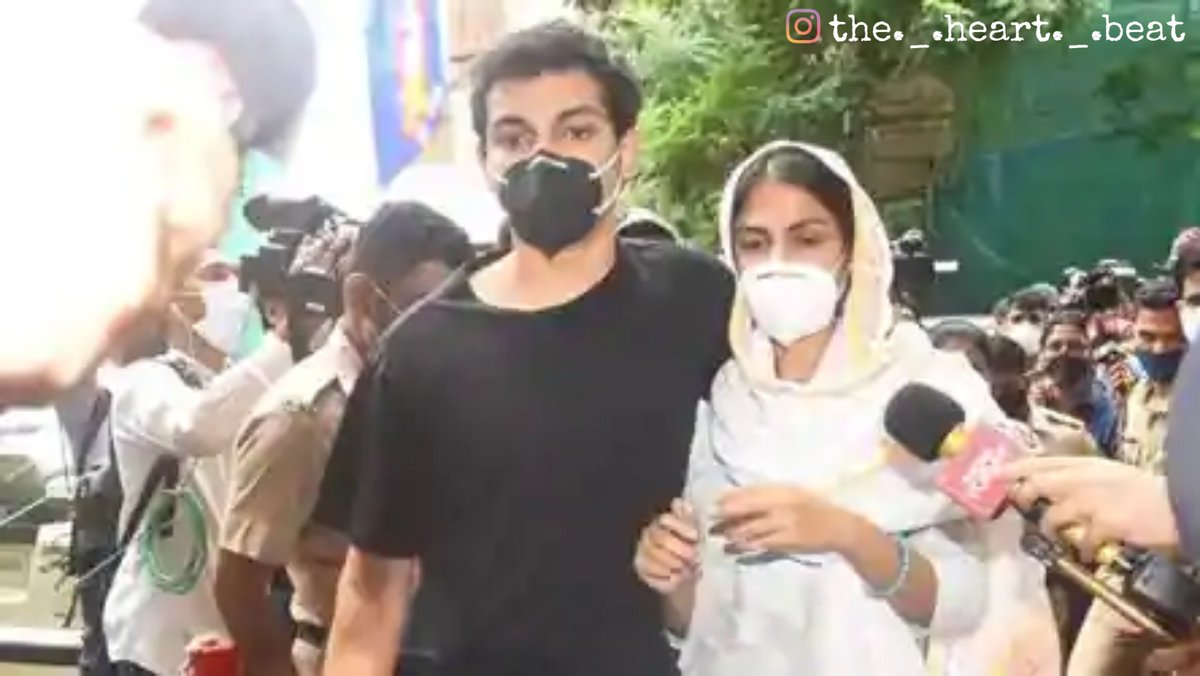 ManishSundesh05's tweet image. rhea chakraborty ed case -
रिया चक्रवर्ती ने एक ऐसी चौंकाने वाली कहानी सुनाई हैं - theheartbeatwolrd.blogspot.com/2020/08/rhea-c…