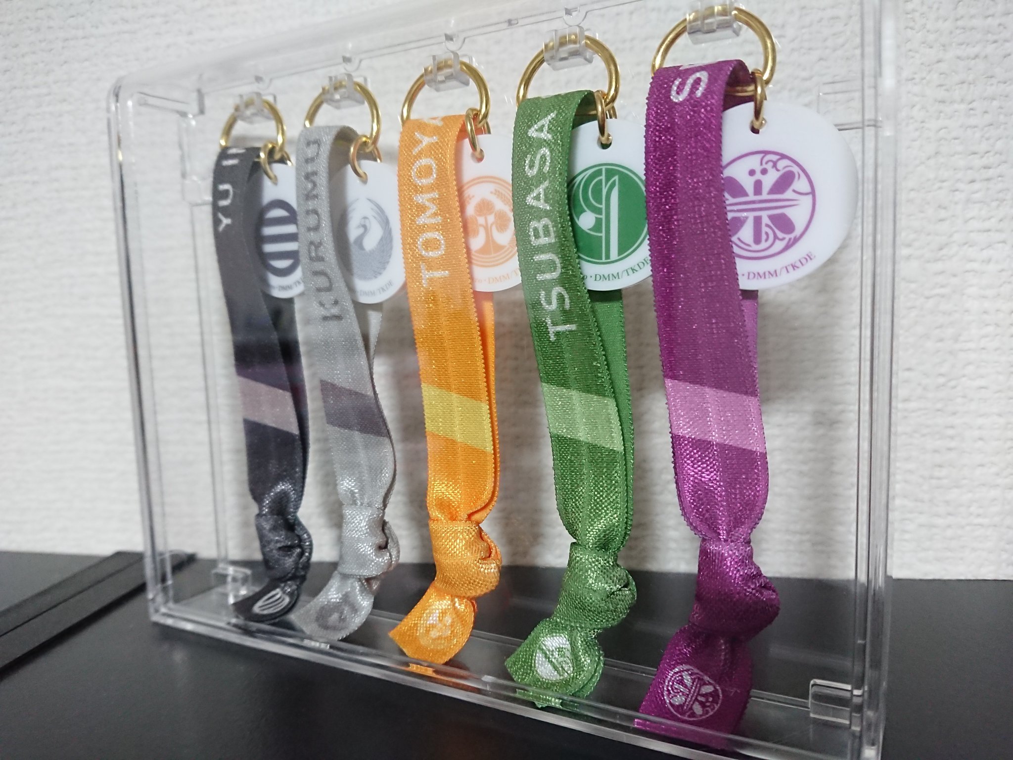 つばさ 形はそのまま飾りたい ので 今回も優秀なセリアのディスプレイケースを活用 リボンの結び目を調節して長さを変えると綺麗に収まります 刀剣乱舞 大演練 リボンバンドの飾り方にお困りの審神者様は是非 つばさ 形はそのまま飾りたい ので 今回も優秀なセリアのディスプレイケースを活用 リボンの結び目を調節して長さを変えると綺麗に収まります 刀剣乱舞 大演練 リボンバンドの飾り方にお困りの審神者様は是非