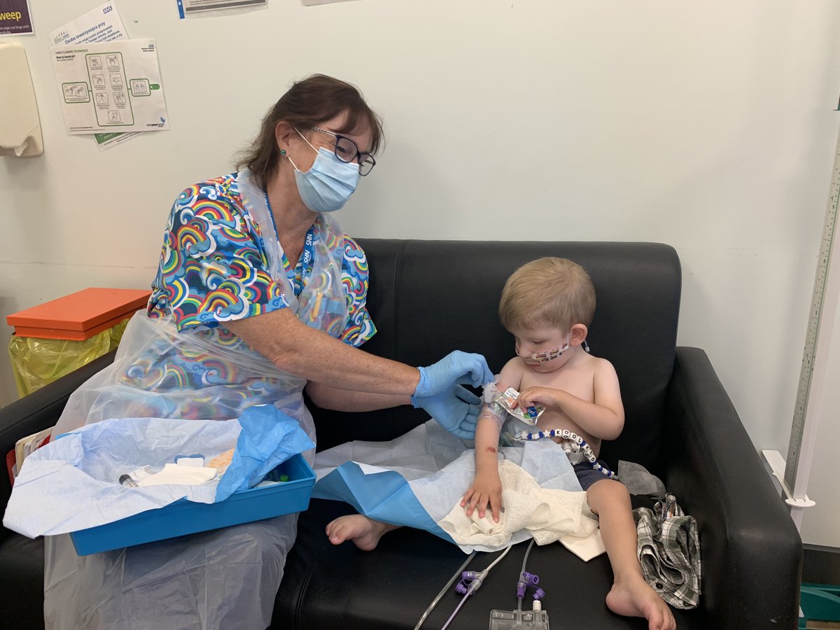 Such a fab photo - we had to share it!  

I'm sure you will all agree that our fantastic Children's Community Nurse Liz Meleady looks fab in her wonderful colourful scrubs. Loving the way the little one is trying to help - such a cutie.  🌈

*Image supplied with permission