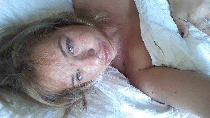 Good morning https://t.co/oTnBqL2hJ0<a href="/tag/cleavage"class="tags"><span>#cleavage</span></a>