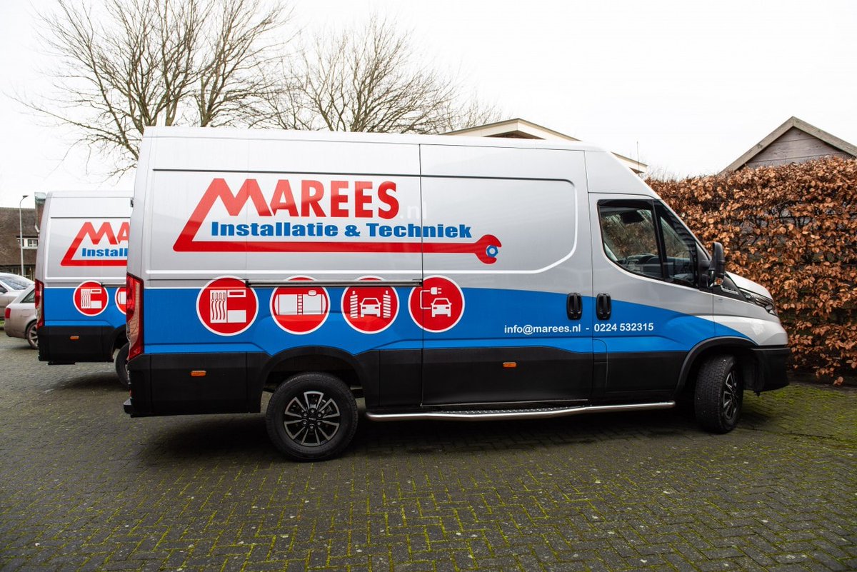 Marees Bedrijfswagens

Wat een flinke jongens die bedrijfsbussen van Marees. Rondom voorzien van hun bedrijfslogo en iconen van de verschillende aspecten binnen hun bedrijf. Serieus pla

studioviv.nl/marees-bedrijf…

#autobelettering #belettering #Belettering #Nieuws