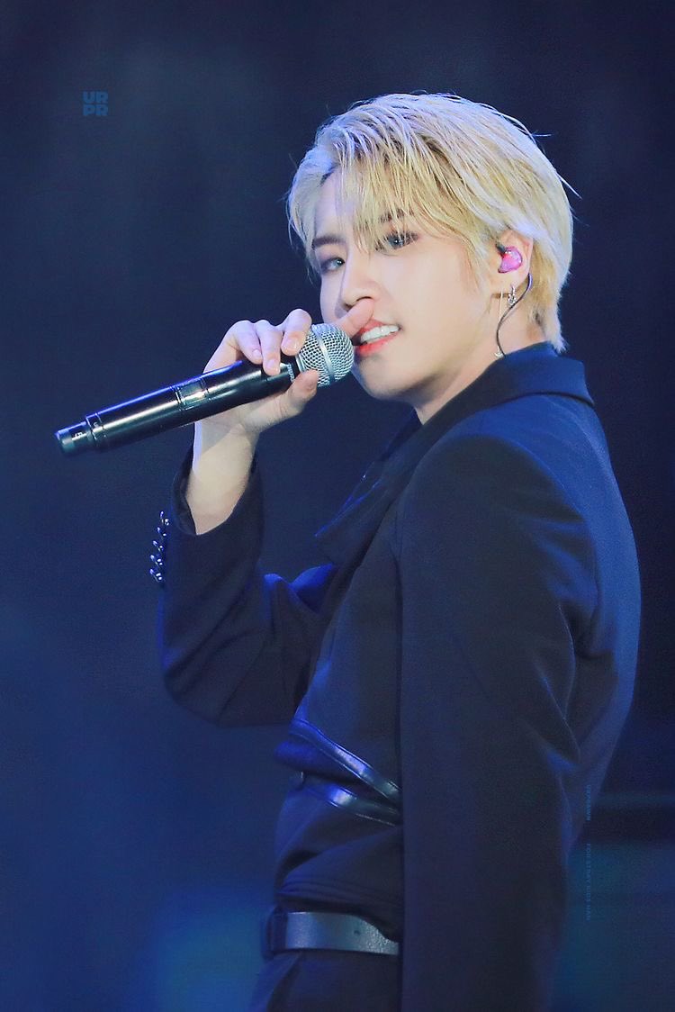 — han jisung as a bad boy; a risky thread  #StrayKids    #skz