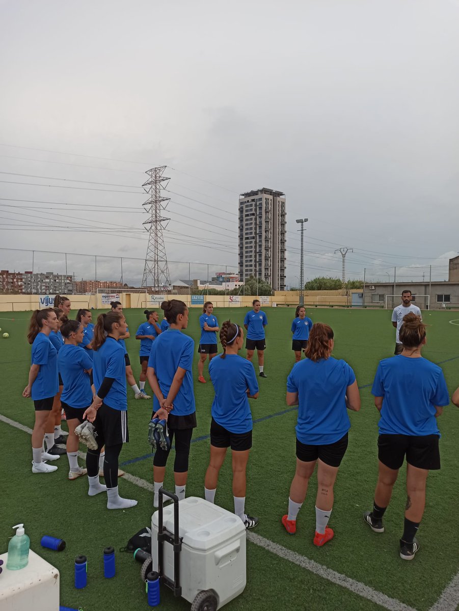 ¡Arrancamos! ⚽🚀

Ayer dio comienzo el primer entrenamiento de la temporada 20/21.

Todas las futbolistas en perfecto estado tras el protocolo realizado y con gran predisposición al trabajo.

Discobolo La Torre 🔴⚪