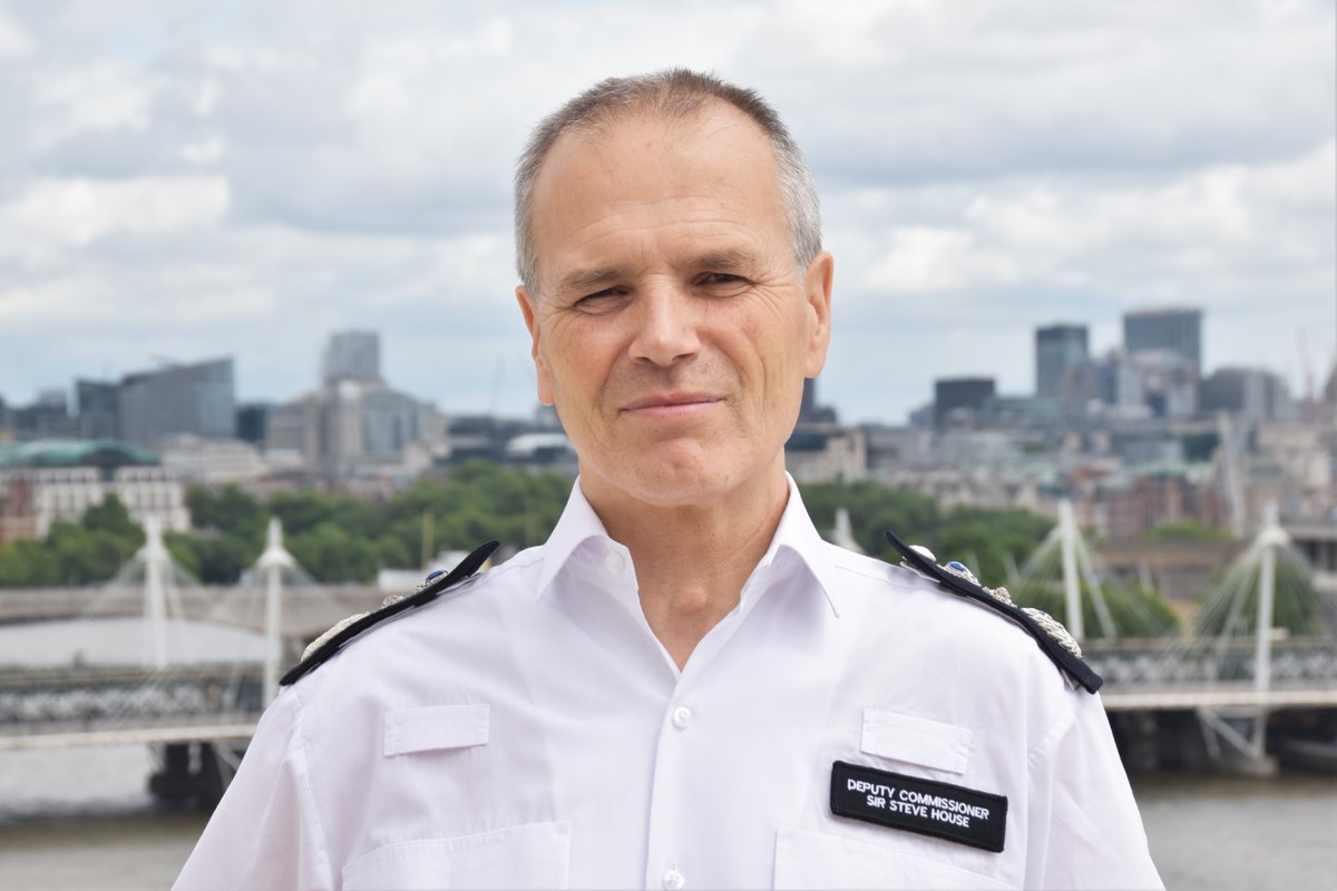 metpoliceuk's tweet photo. Deputy Commissioner Sir Steve House has delivered a statement in support of the officers who stopped a vehicle in Hackney last Sunday and also condemns the online abuse that Dawn Butler MP has received. 

Read the full statement here:

https://t.co/GBCHl0Vv9k https://t.co/pzFUsdl06S