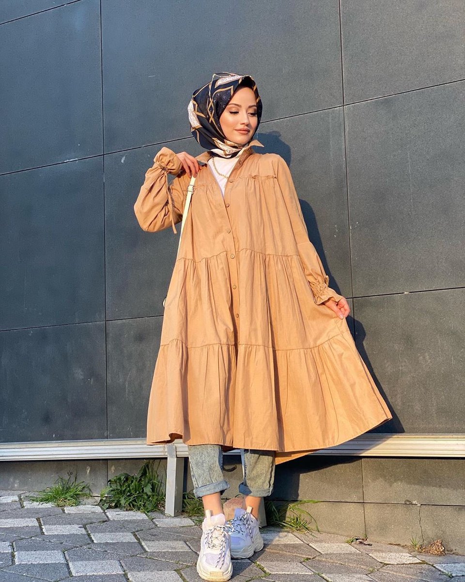 bugunnekombin's tweet photo. Günün rengi Camel 🤎

Günün ilk kombininde #ceydahakyemez düğmeli Camel rengi tuniği ile spor ve şık tarzını yansıtmış 🤎

#bugunnekombinlesek #fashionblogger #Hijab #carsamba #gunaydin #HAYIRLISABAHLAR #tesetturgiyim https://t.co/8Kcco2njgE