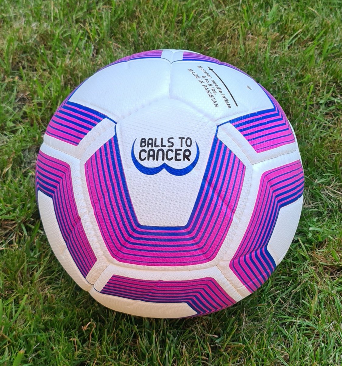 Morning #football fans! Who fancies a BTC Football??? Get yours here ballstocancer.net/product/btc-fo…
