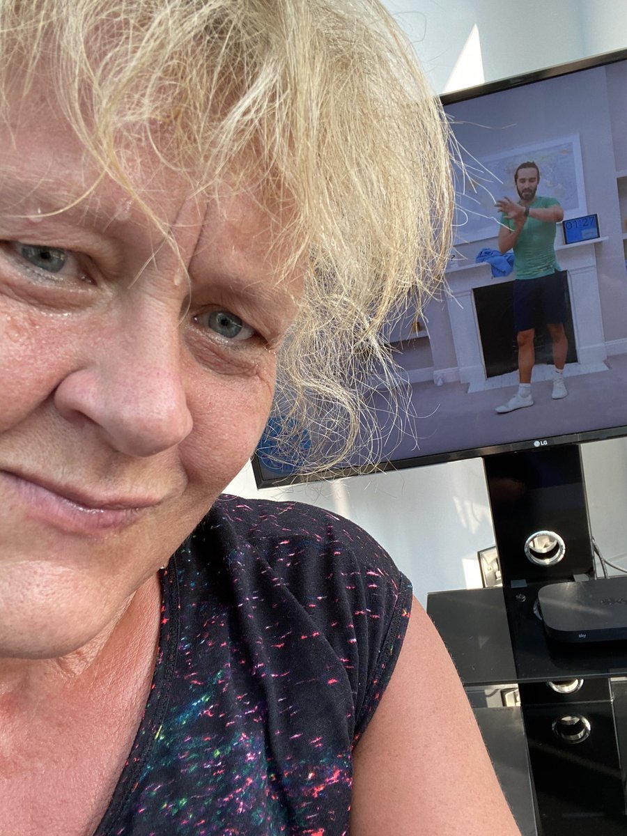 bevjhall55's tweet photo. Well that was a hot sweaty 🥵 workout @thebodycoach #keepturningup #pressplay #remembertochangethebattery🙄 #imdoingitforme #pewithjoe https://t.co/64rDxXFICk