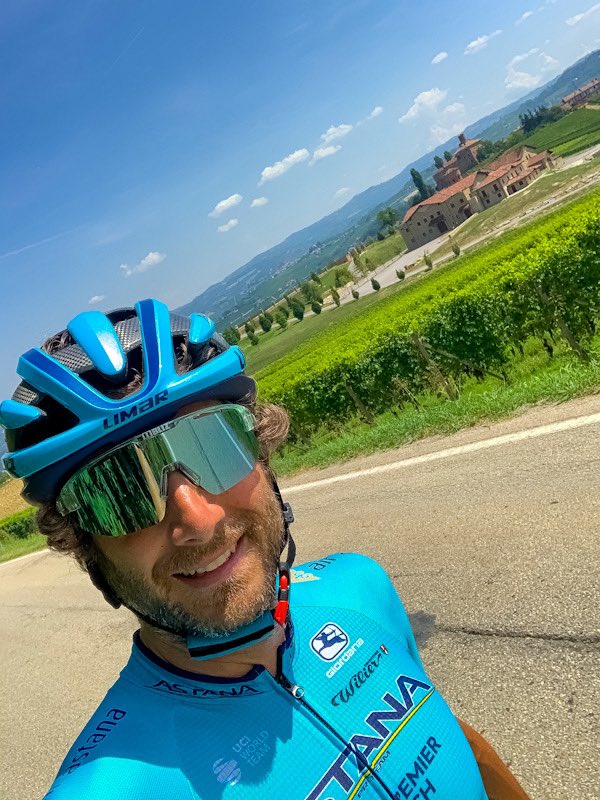 The Race continue....Today Gran Piemonte, on the land of Barolo 🍷, a world heritage site. 
-
#mb #manueleboaro #cycling #race #barolo #patrimoniounesco #italy